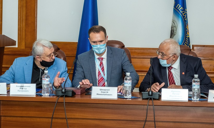 МОН: Сергій Шкарлет зустрівся з ректорами провідних вишів