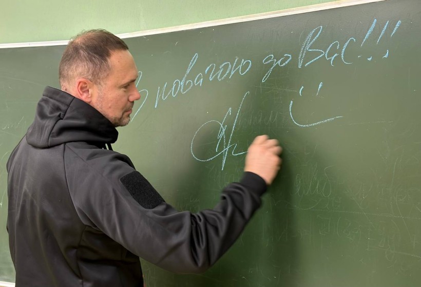 Учителям столичних шкіл передано 2 тис. хромбуків