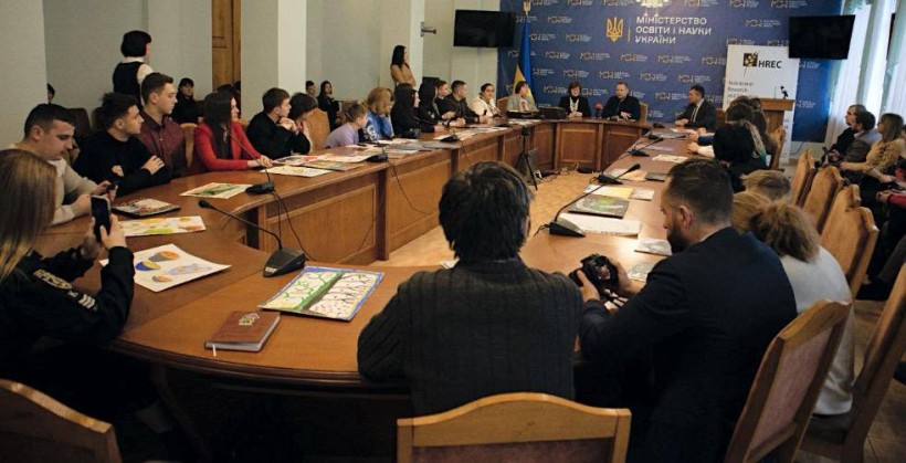 У МОН нагородили переможців VII Міжнародного конкурсу наукових і мистецьких робіт імені Володимира Маняка та Лідії Коваленко