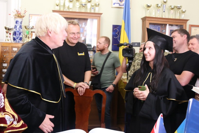 Борис Джонсон отримав диплом Почесного доктора ЛНУ імені Івана Франка