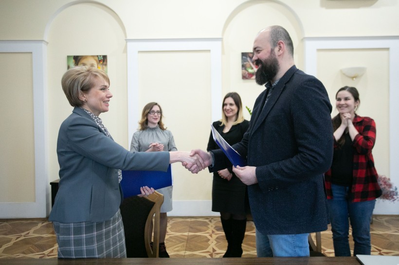 Соціальні проекти та поширення кращих практик серед школярів і студентів - МОН підписало Меморандум з фундацією “З країни в Україну”