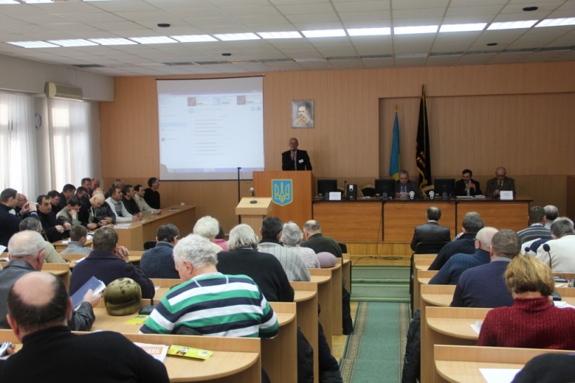 Бджолярі з усієї України зібралися в Сумському НАУ