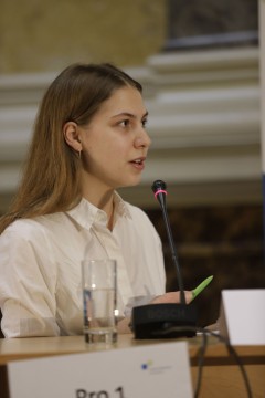 Українська школярка посіла призове місце на Міжнародних молодіжних дебатах в Угорщині