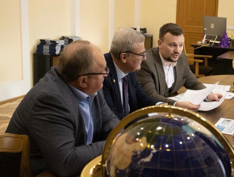 Сергій Шкарлет і президент НАН України Анатолій Загородній провели робочу зустріч для узгодження діяльності у 2022 році