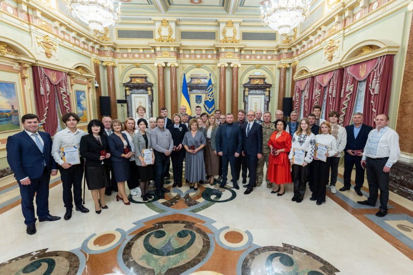 Про сумлінну роботу українських освітян сьогодні свідчать не лише здобутки їхніх учнів на олімпіадах, а й перемоги на фронті, – Володимир Зеленський