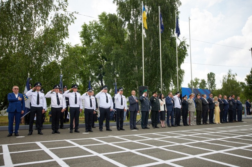 Володимир Зеленський привітав колектив Національної академії внутрішніх справ зі 100-річчям заснування закладу та вручив випускникам дипломи з відзнакою