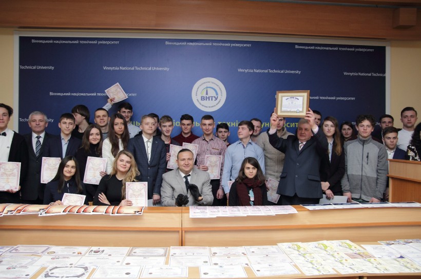 Студенти ВНТУ встановили рекорд України, здобувши 160 перемог на міжнародних конкурсах у 2017 році