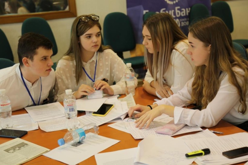 Івано-Франківські школярі вибороли перемогу у турнірі з фінансової грамотності