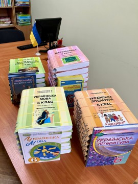 Забезпечуємо заклади освіти підручниками шрифтом Брайля