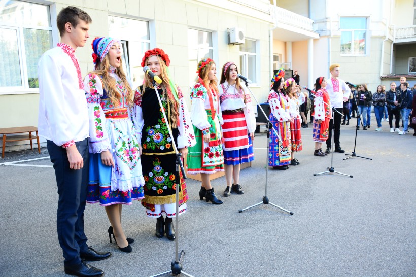 Студенти УМСФ разом з учнями дніпровських ліцеїв провели благодійну акцію “Студентський ярмарок”