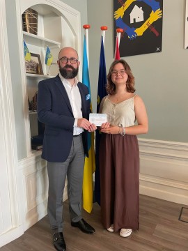 Українським випускникам в Нідерландах вручили документи про освіту
