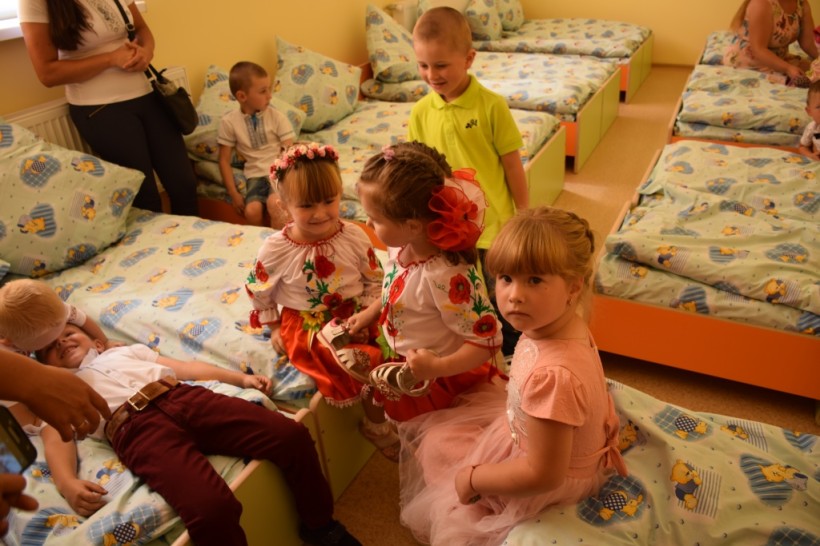 У гірському селі на Закарпатті відкрили школу та дитсадок, у будівництво яких інвестували понад 29 млн гривень