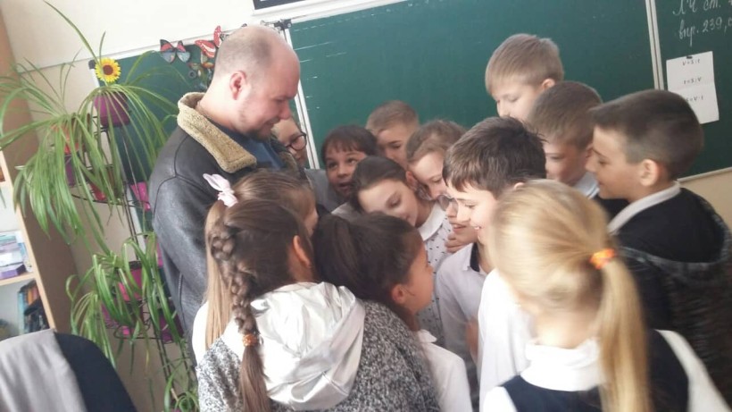 30 шкіл у 9 містах – учасники українських антарктичних експедицій зустрілися з усіма переможцями конкурсу «Запроси полярника до себе!»