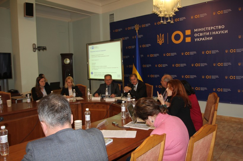 250 закладів професійної освіти вже впроваджують дуальну освіту - їхні учні навчаються як у ПТНЗ, так і на робочому місці, - заступник Міністра Павло Хобзей