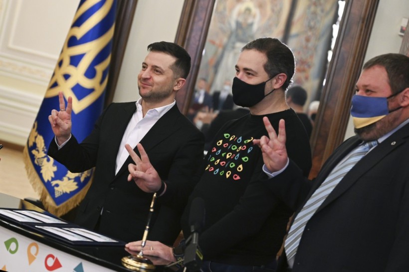 25-річчя антарктичної станції «Академік Вернадський»: уперше в історії Президент поспілкувався з українськими полярниками в режимі реального часу та вручив державні нагороди