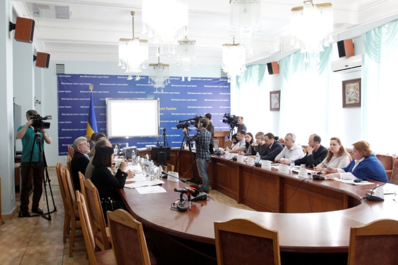 Визначено пороговий бал «склав/не склав» з української мови і літератури, математики, історії України