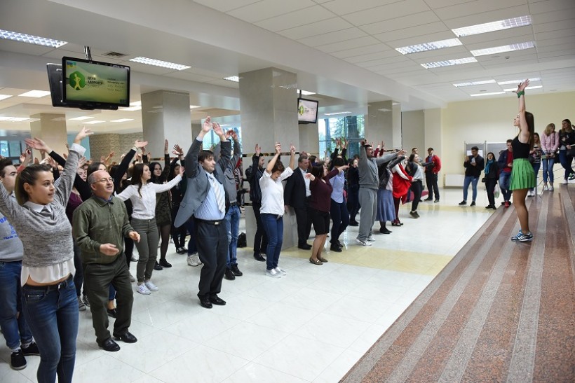 У КНТЕУ Всесвітній день здоров'я розпочався з руханки