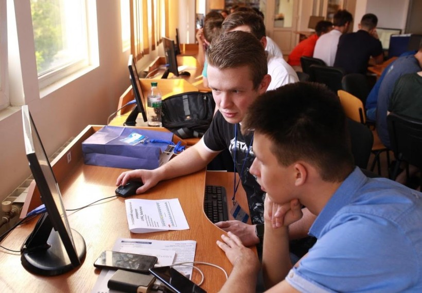 Студенти майже 20 українських вишів долучилися до навчання у Літній школі з програмування УжНУ