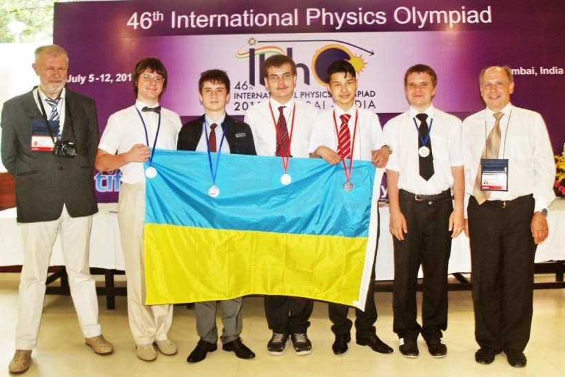 Українські школярі здобули 5 медалей у Міжнародній фізичній олімпіаді (Республіка Індія)