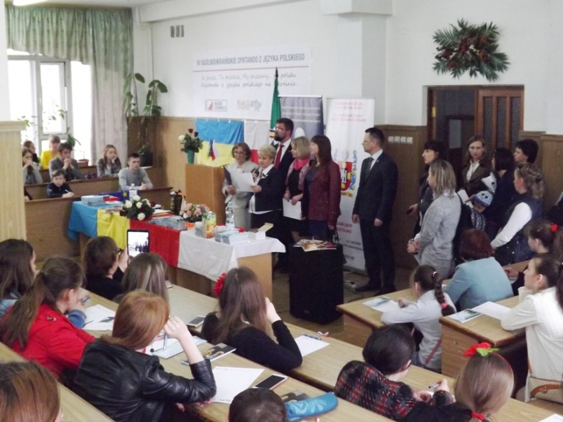 Понад 200 школярів Житомирщини написали диктант польською мовою у ЖНАЕУ