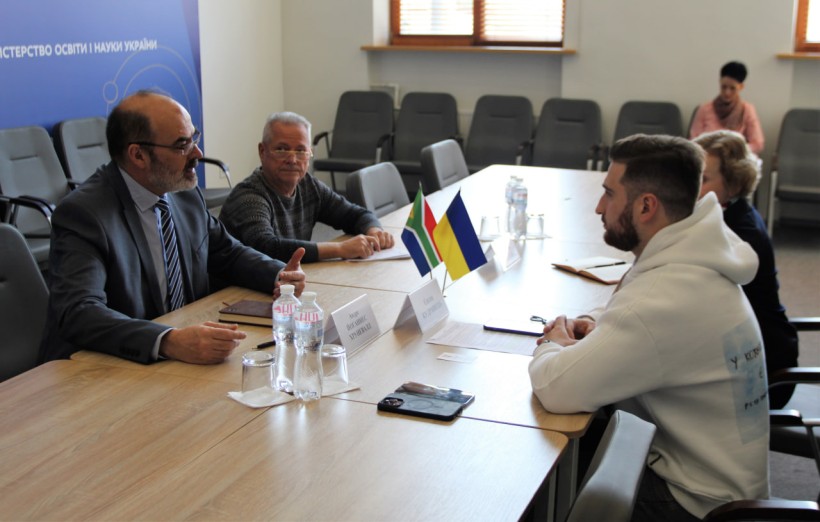 Євген Кудрявець обговорив питання двосторонньої співпраці в галузі освіти і науки з послом ПАР в Україні