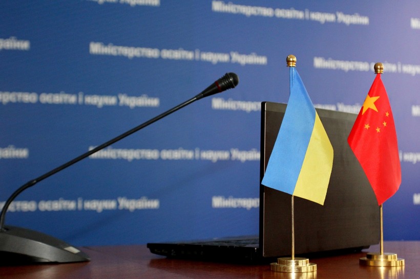 Уряд Китаю передав київській гімназії сучасне обладнання для вивчення іноземних мов