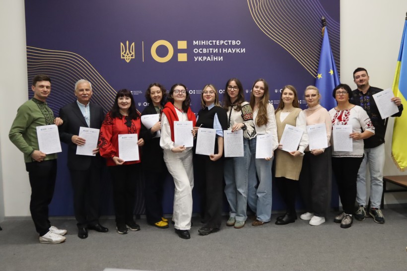 Команда МОН долучилася до Всеукраїнського радіодиктанту національної єдності