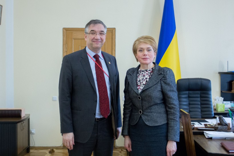 МОН веде переговори з Посольством Канади про експертну підтримку Національної електронної освітньої платформи