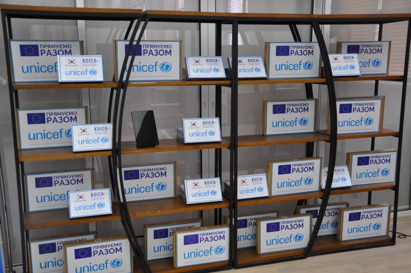 With the support of the EU and the Republic of Korea, UNICEF Granted 10,000 tablets and laptops to Ukrainian schoolchildren