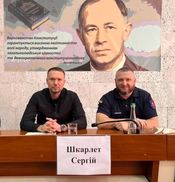 Сергій Шкарлет під час візиту до Хмельниччини наголосив на важливості облаштування укриттів у школах за новими стандартами в межах запланованої субвенції на 2023 рік