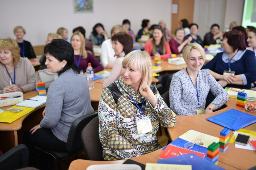 Як користуватися новітніми технологіями та організувати навчання у формі гри: на Черкащині провели тренінг для учителів початкових класів