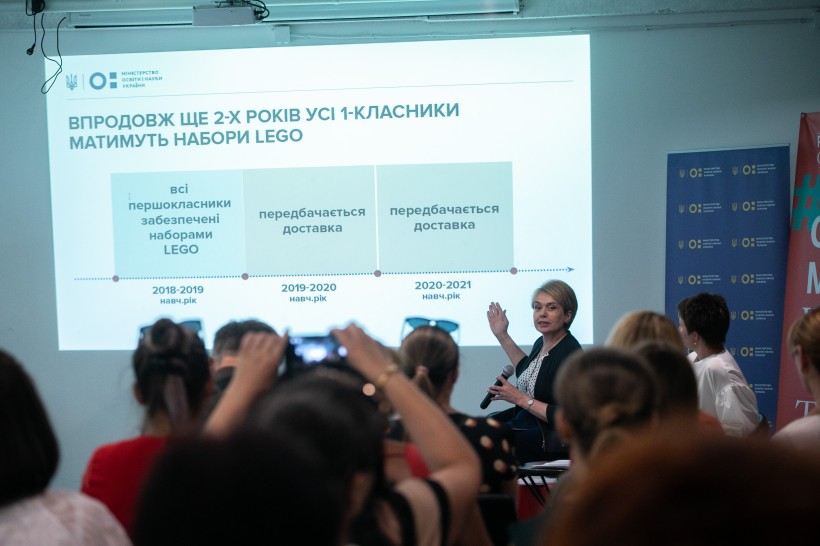 Навчання через гру, тренінги для вчителів та ще 2 роки поставок наборів LEGO для усіх першокласників - Лілія Гриневич та віце-президент The LEGO Foundation підписали меморандум