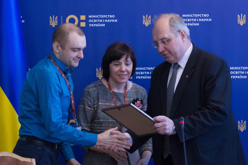 У МОН нагородили переможців конкурсу наукових і творчих робіт про Голодомор