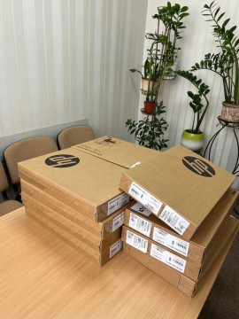 Цифрові пристрої для вчителів: понад 3 100 ноутбуків отримали вчителі Сумщини й Харківщини