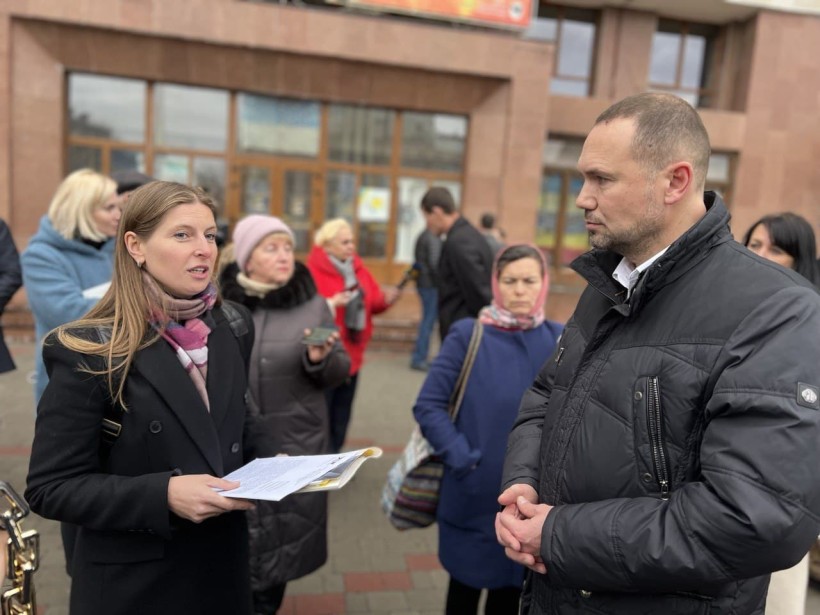 На Івано-Франківщині Сергій Шкарлет передав 12 шкільних автобусів для закладів освіти територіальних громад