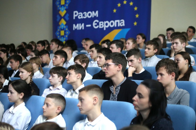 Ще понад 1 млн підручників для 5 і 6 класу доставлено в області