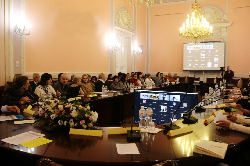 Понад 200 освітян і науковців обговорили сучасні тенденції вивчення хімії у ЛНУ імені Івана Франка