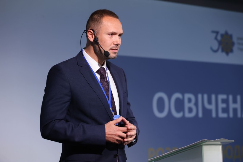 Сергій Шкарлет: «Одним із важливих рішень у 2021 році стало збільшення посадових окладів освітян»