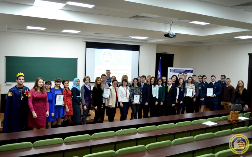 У ХНЕУ назвали переможців наукового стендап-шоу «Science Slam»