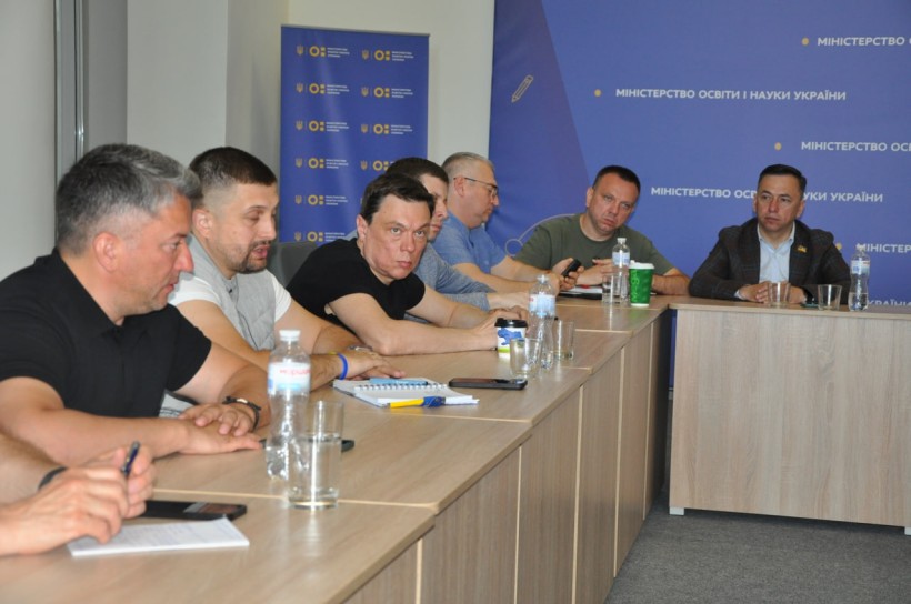 Відбулася нарада Оксена Лісового з народними депутатами України щодо внутрішньо переміщених осіб