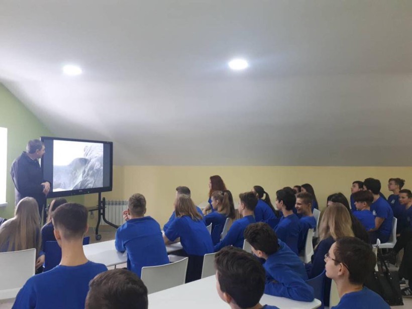 30 шкіл у 9 містах – учасники українських антарктичних експедицій зустрілися з усіма переможцями конкурсу «Запроси полярника до себе!»