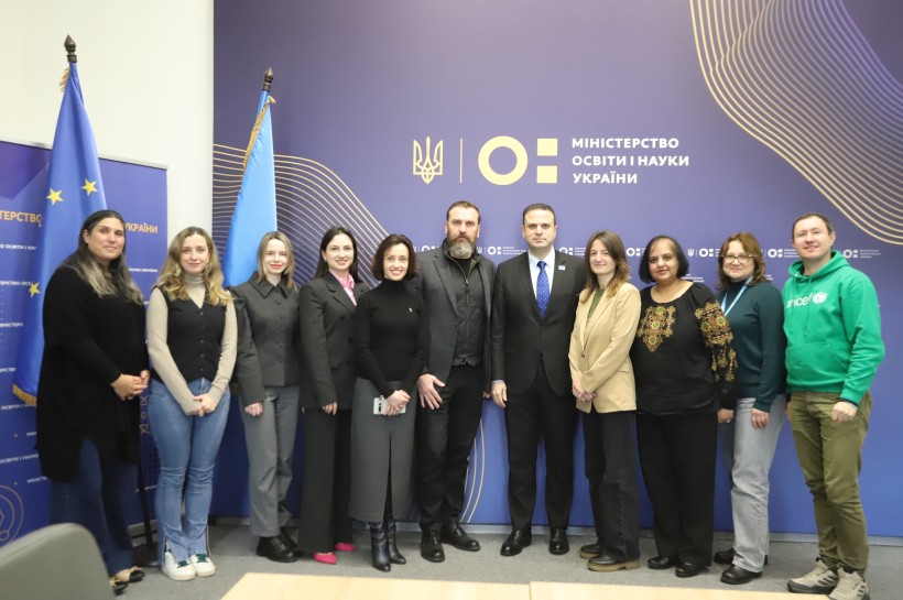 Німеччина допоможе 400 000 дітям в Україні продовжити навчання в зимовий період