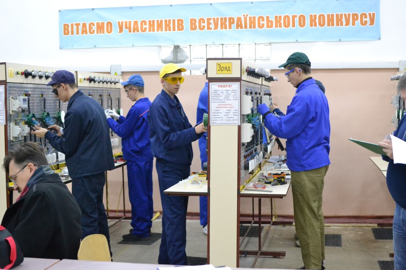 В Україні визначили кращого електромонтера серед учнів профтехів