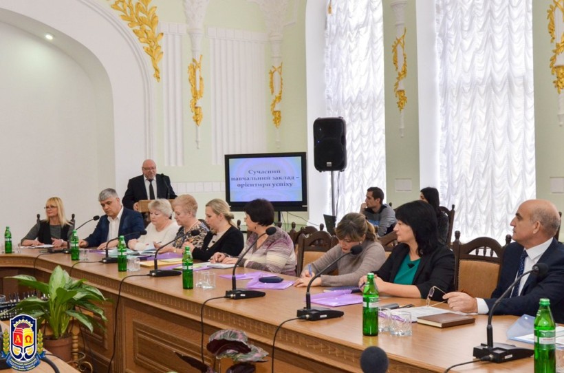 Освітяни Черкащини обговорили актуальні питання професійної орієнтації молоді