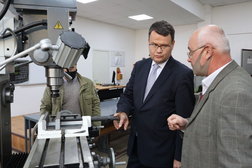 Для якісних змін у профосвіті потрібно забезпечити заклади новим обладнанням, а деякі з них отримають кошти на створення Центрів професійної досконалості