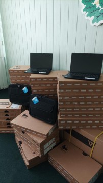 Педагоги з деокупованих територій Київщини отримали майже 600 ноутбуків від ЮНІСЕФ