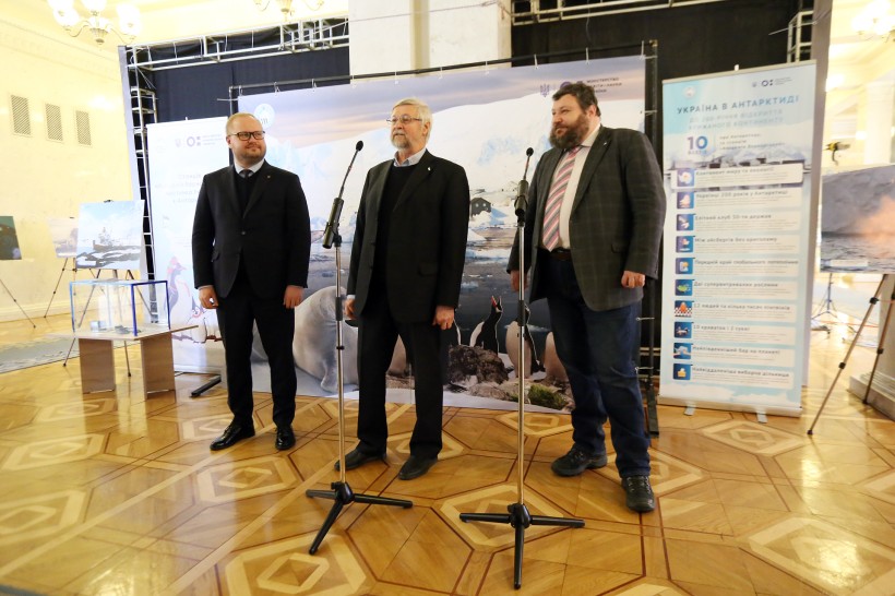 Перша антарктична виставка «переїхала» у Верховну Раду — її відкрили в 24-ту річницю передачі Україні станції «Академік Вернадський»