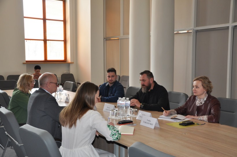 Міністр освіти і науки України Оксен Лісовий провів зустріч із Надзвичайним і Повноважним Послом Фінляндії в Україні Яакко Лехтовіртою