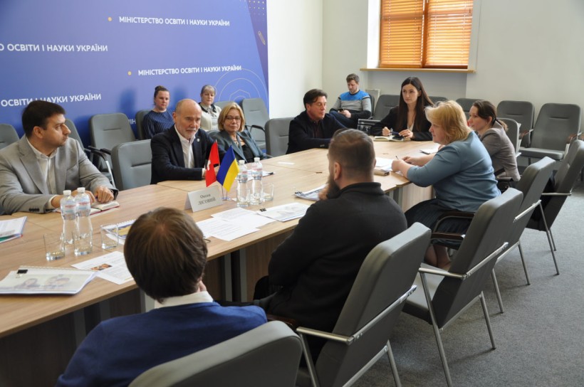Оксен Лісовий провів зустріч щодо роботи пілотних ЗВО із представниками Благодійного фонду «Повір у себе» та Посольства Швейцарської Конфедерації в Україні
