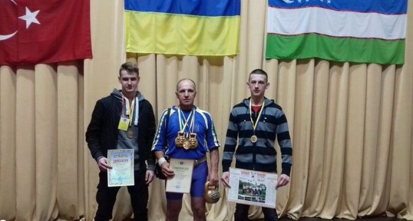 На Чемпіонаті світу та Європи з гирьового спорту студент та викладач ТДАТУ здобули призові місця